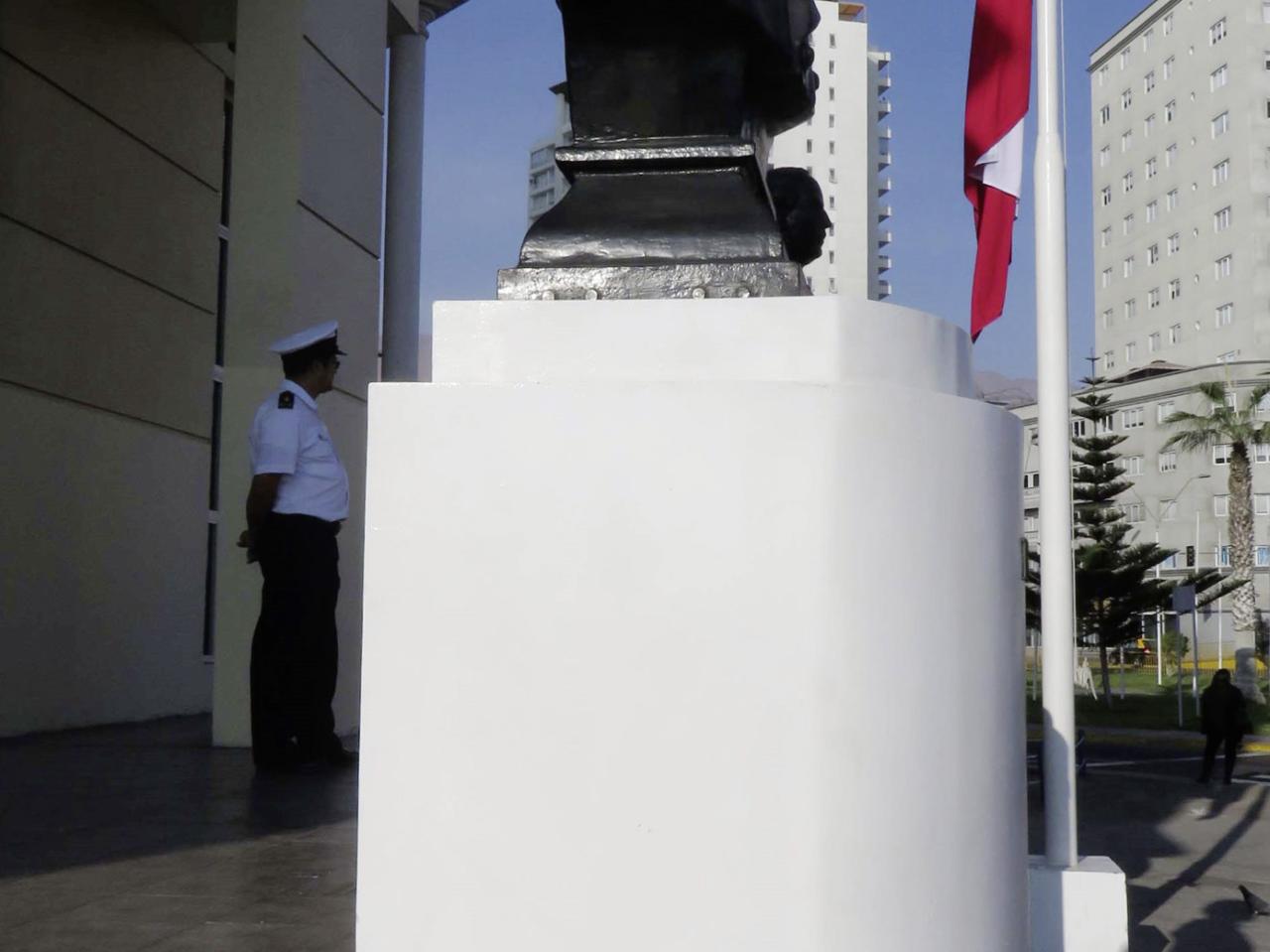 Imagen del monumento Arturo Prat