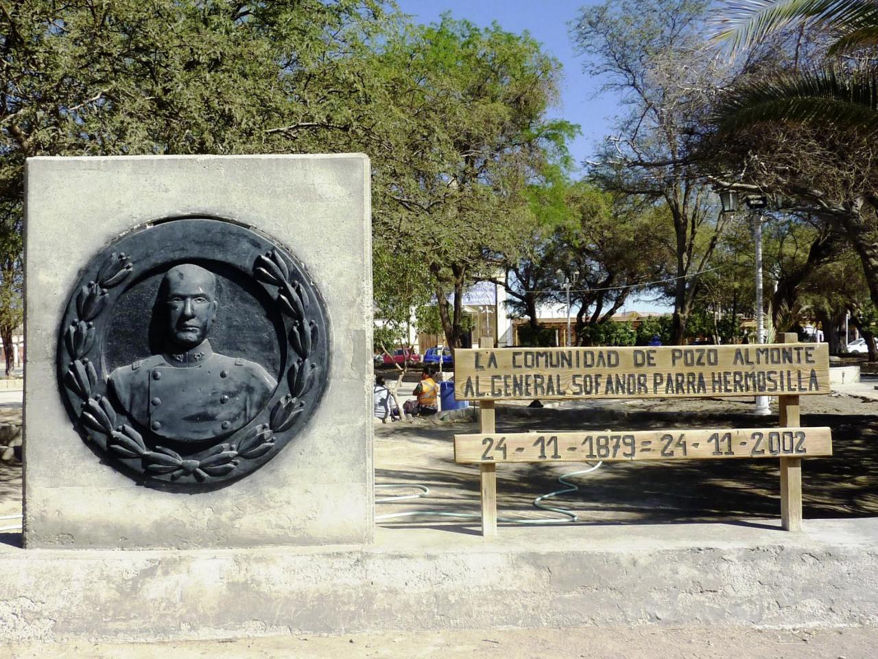 Imagen del monumento General Sofanor Parra