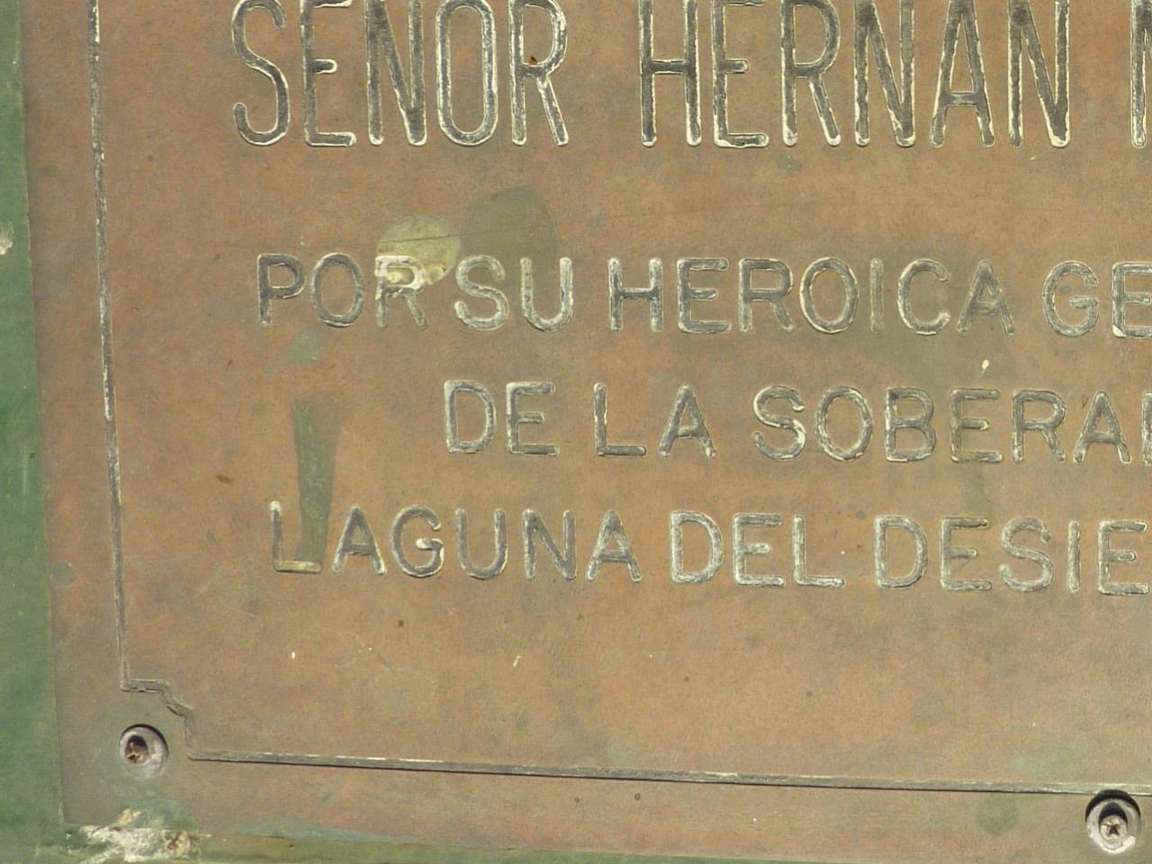 Imagen del monumento La Ciudad De Arica En Homenaje Al Teniente Carabineros Hernán Merino Correa, Por Su Heróica Gesta En Defensa De La Soberanía Nacional, Laguna Del Desierto 06 nov. 1965