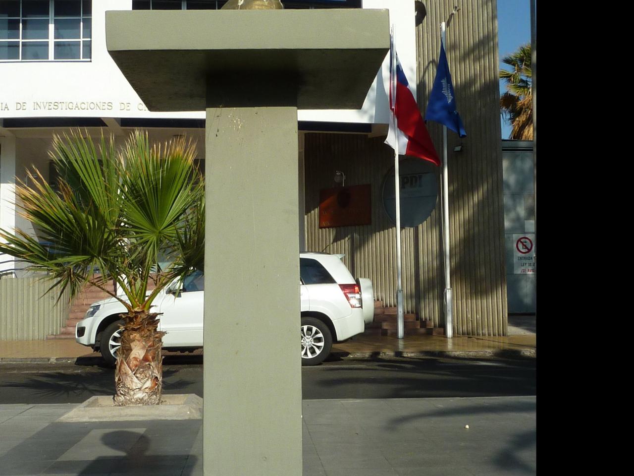 Imagen del monumento En Conmemoracion De Los 80 años De La Policia De Investigaciones De Chile