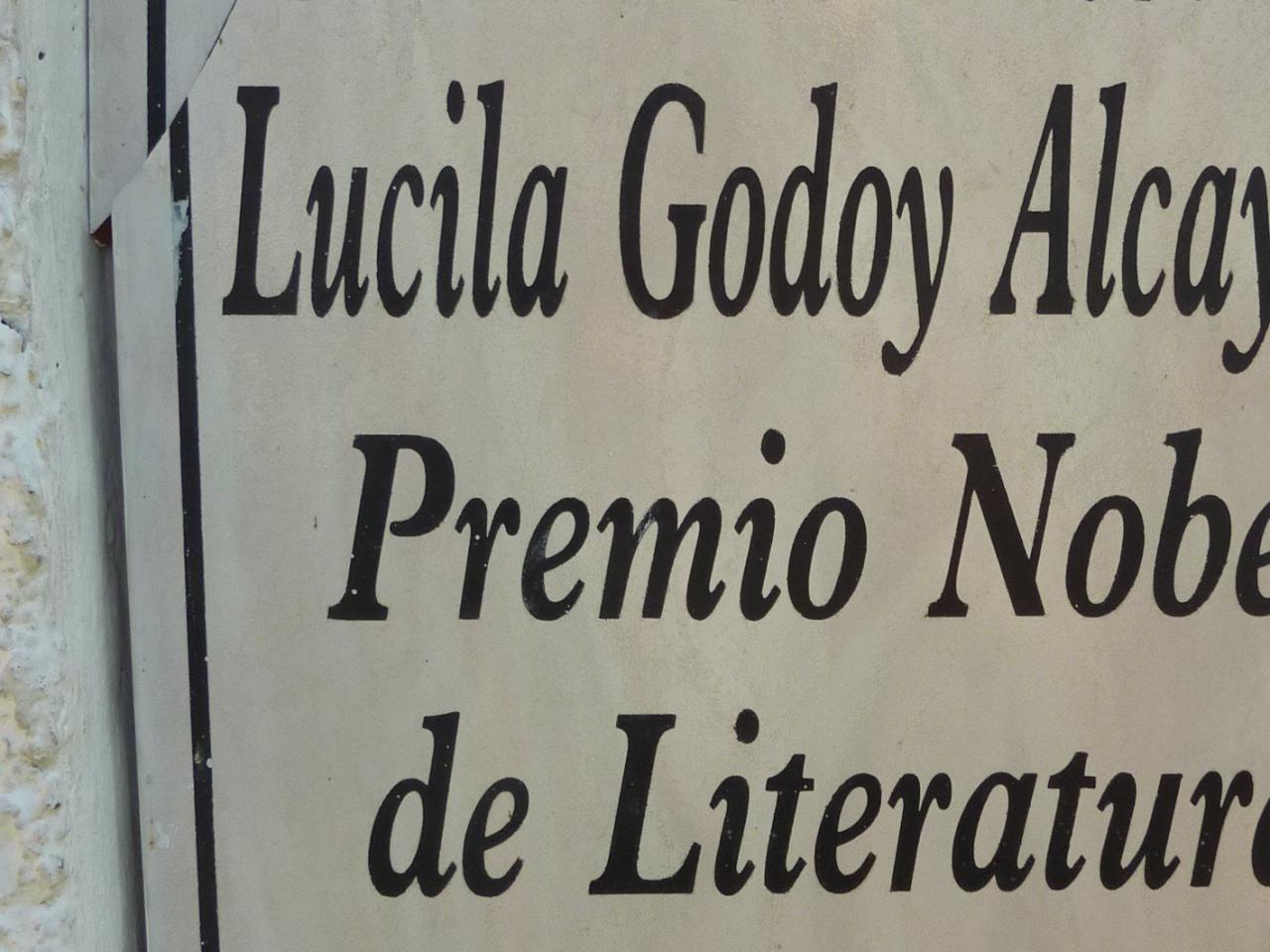 Imagen del monumento GabrieLa Mistral