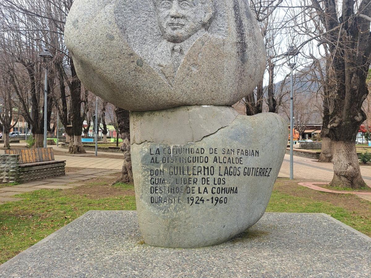 Imagen del monumento Homenaje al ex Alcalde Guillermo Lagos