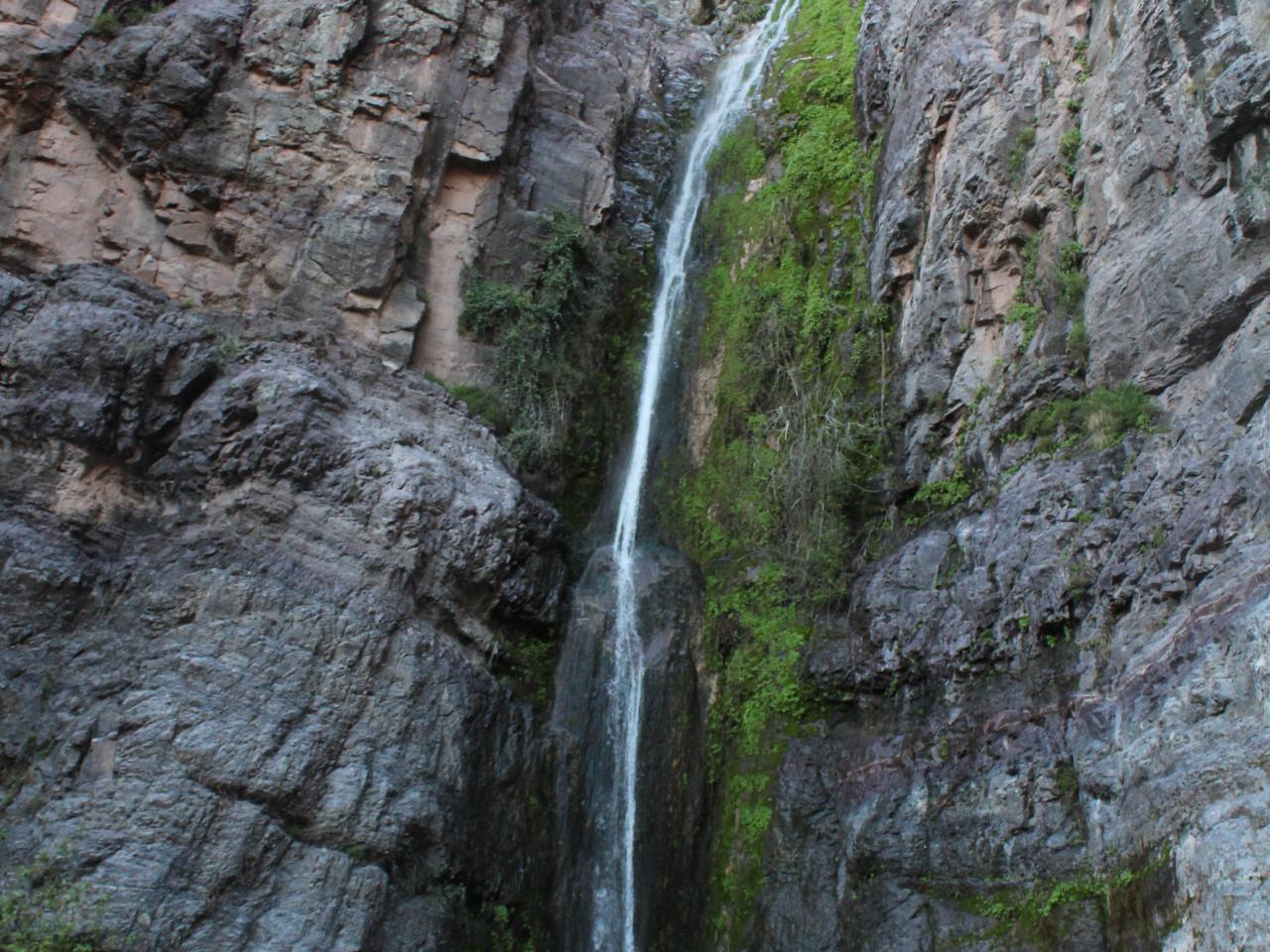 Imagen del monumento Raja de Manquehua - Poza Azul