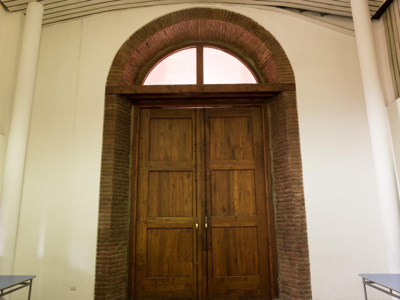 Imagen del monumento Torre, atrio y uno de los muros perimetrales de la Iglesia de la Inmaculada Concepción