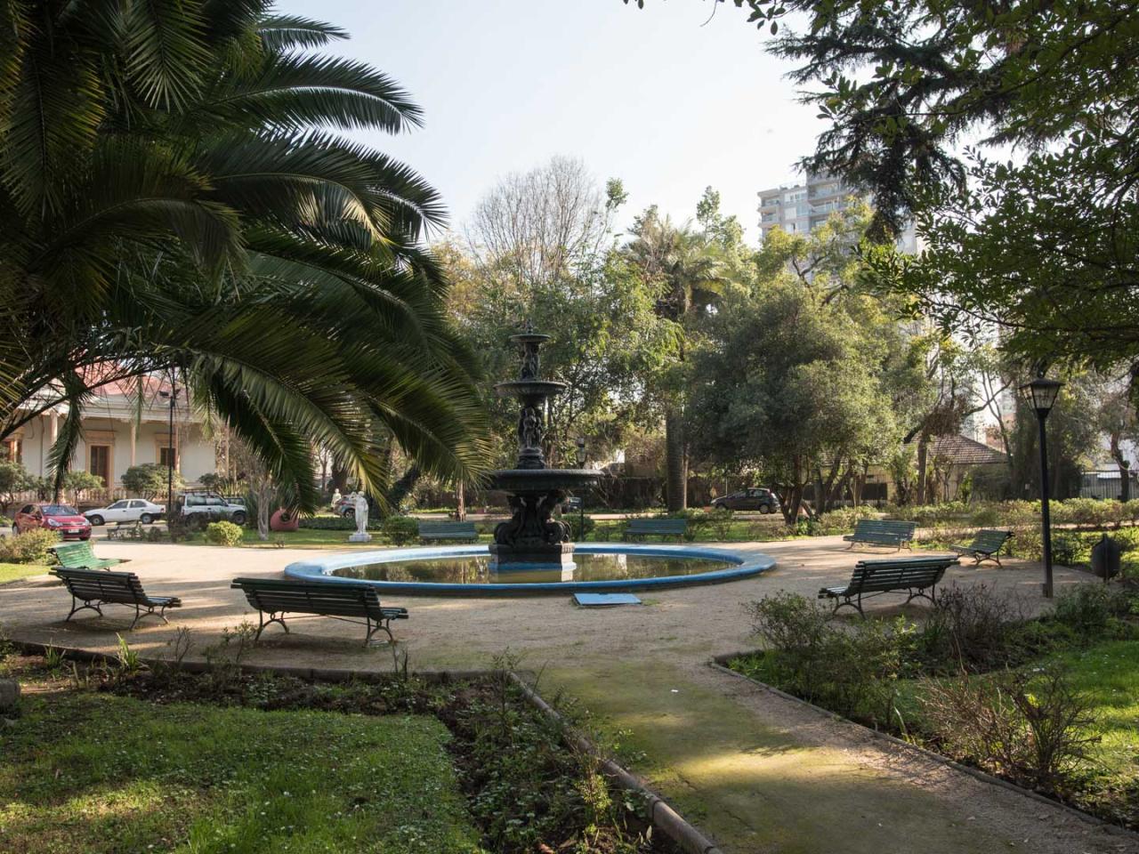 Imagen del monumento Actual Casa de La Cultura de Ñuñoa, incluido el parque que lo rodea