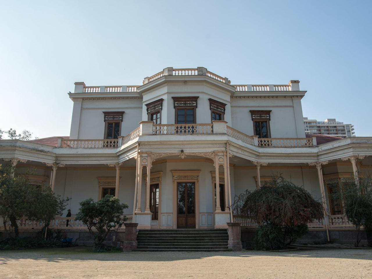 Imagen del monumento Actual Casa de La Cultura de Ñuñoa, incluido el parque que lo rodea