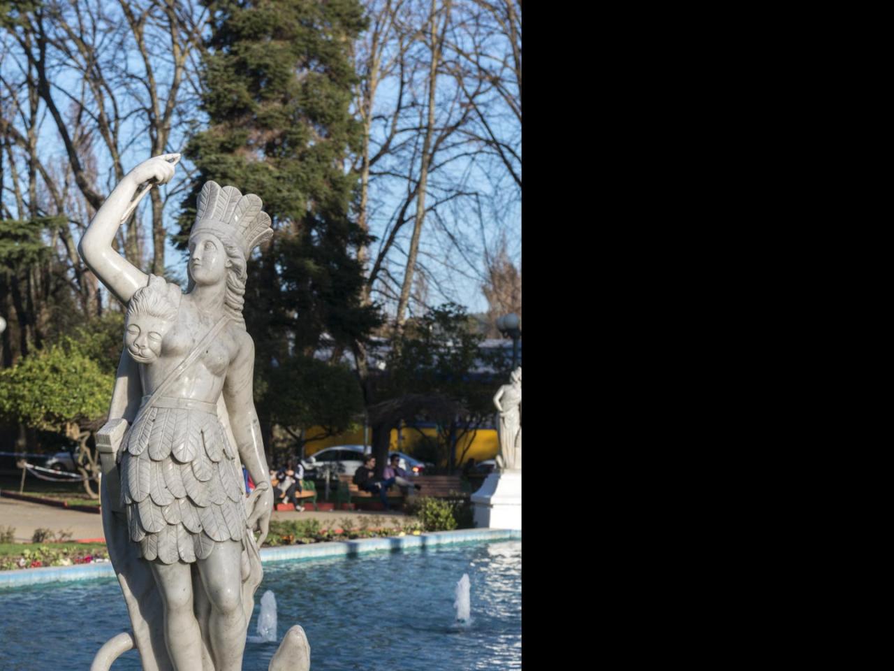 Imagen del monumento Esculturas y espejo de agua, ubicadas en la plaza de Armas de Angol