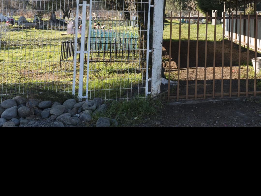 Imagen del monumento Nguillatuwe, menoko y cementerio del complejo ceremonial y religioso mapuche de Monopaine