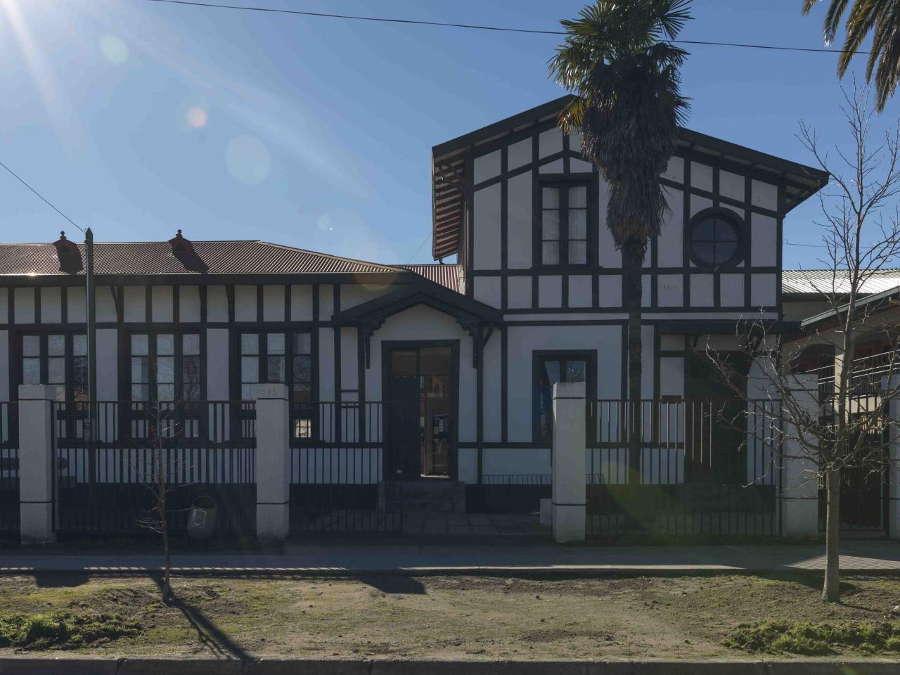 Imagen del monumento Escuela básica de Peralillo