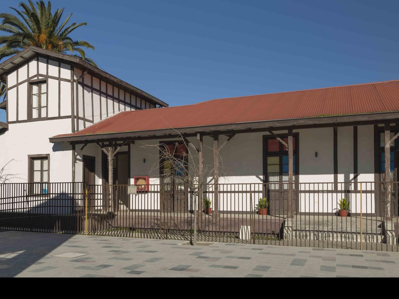 Imagen del monumento Escuela básica de Peralillo