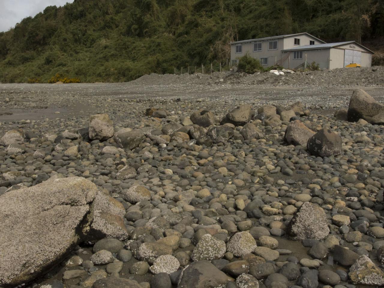 Imagen del monumento Complejo patrimonial conformado por 18 corrales de pesca de piedra