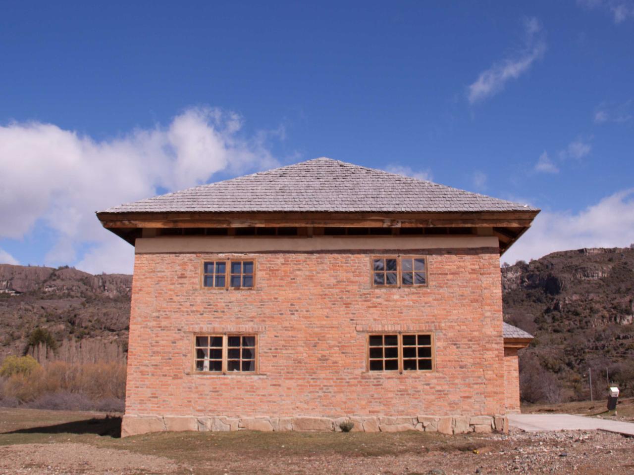 Imagen del monumento Escuela antigua de cerro Castillo