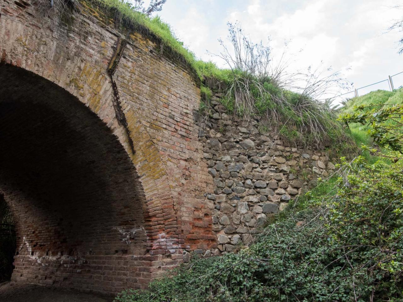 Imagen del monumento Puente colonial en el Canal San Carlos Viejo