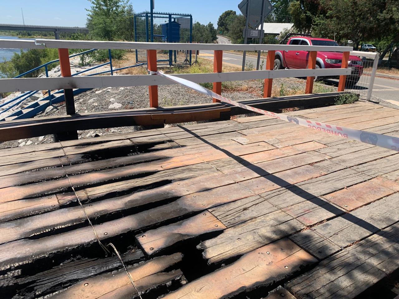 Imagen de Incendio en Puente Confluencia: Consejo de Monumentos llama a restringir el tránsito