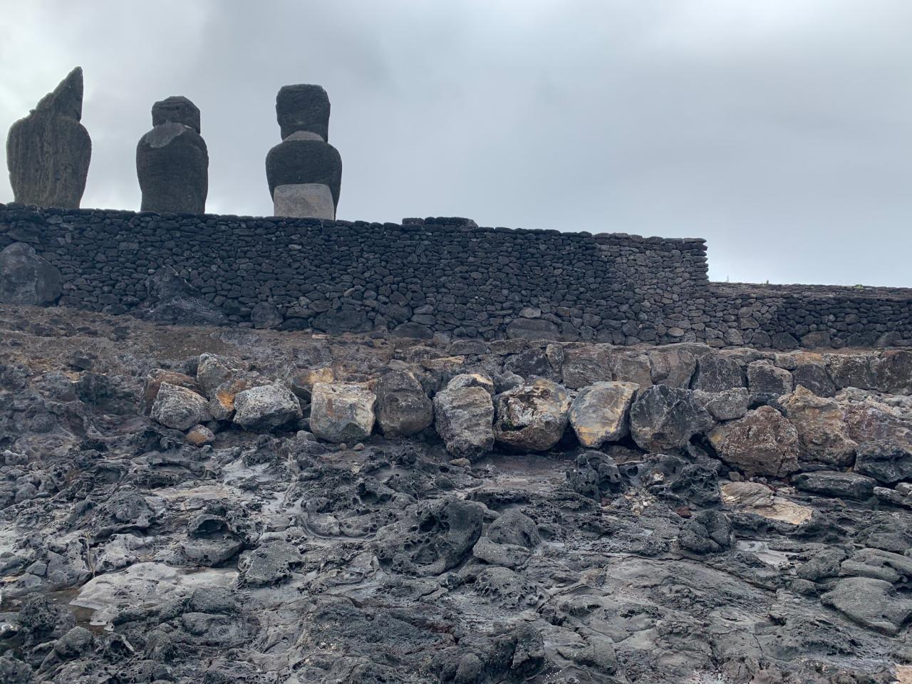 Imagen de A paso firme avanzan las obras para proteger Ahu Vai Uri, en Rapa Nui, impulsadas por el CMN