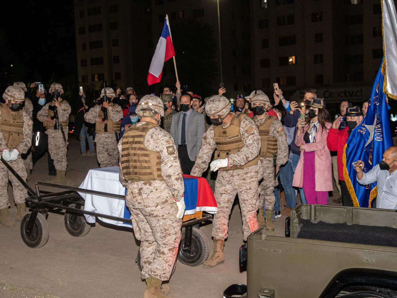 Imagen de Con éxito se realizó la exhumación y traslado de restos del Soldado Desconocido desde Plaza Baquedano