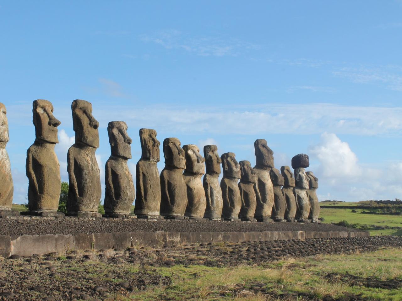 Imagen de El patrimonio integral de Rapa Nui y su salvaguardia será el foco del próximo diálogo “Conectemos con los Monumentos”