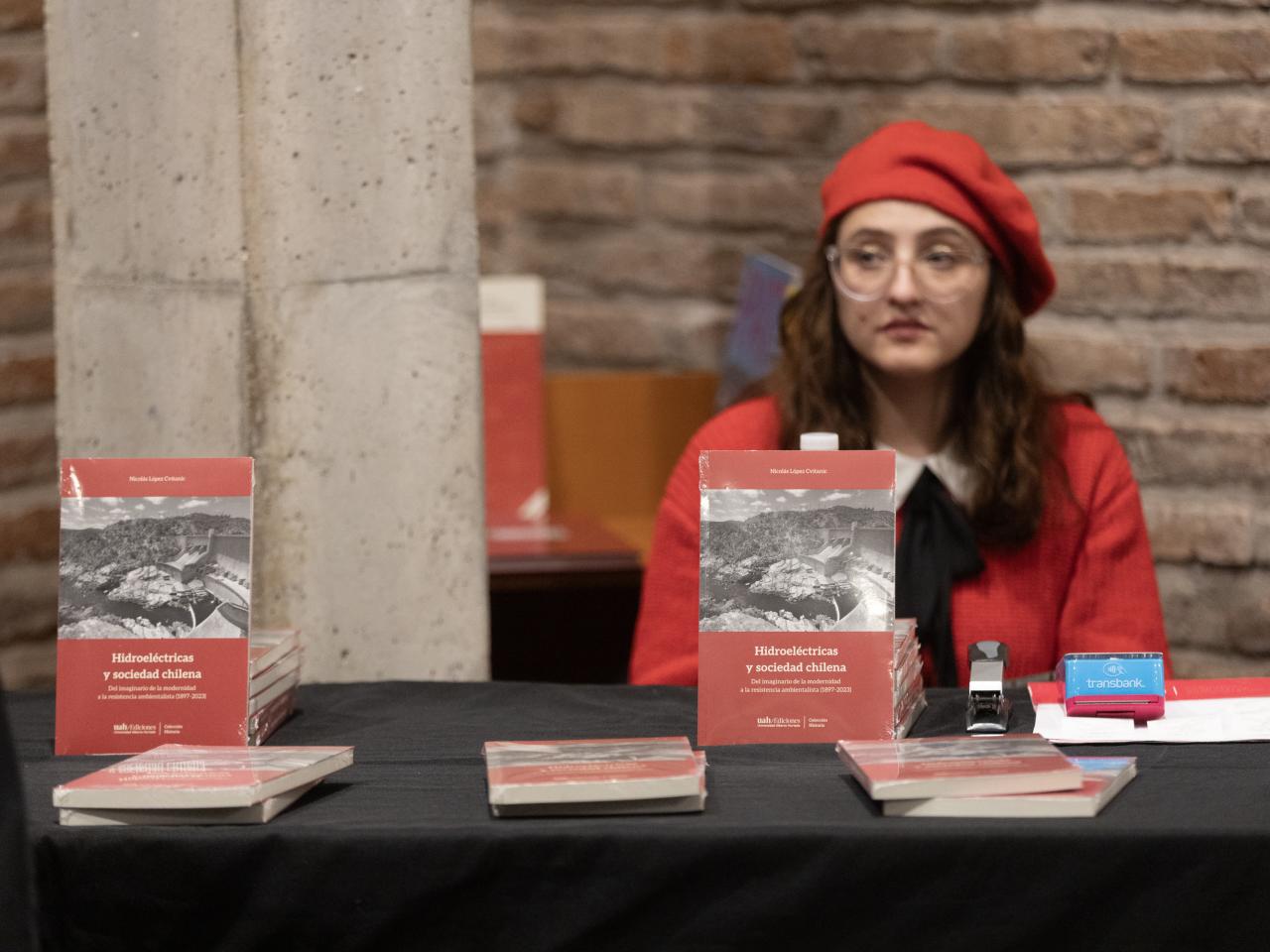 Imagen de Universidad Alberto Hurtado presenta libro sobre la hidroelectridad y su impacto en la sociedad en Chile