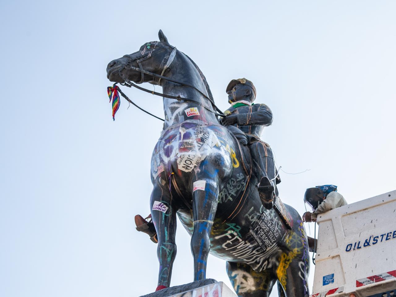 Imagen de CMN realiza obras de reforzamiento de piezas en monumento a Baquedano