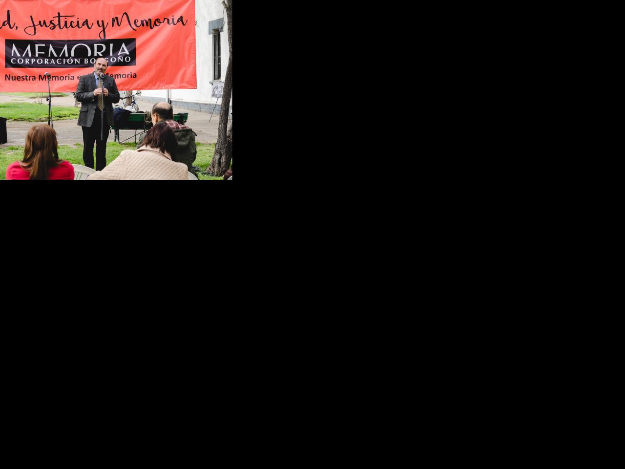 Imagen de En emotiva ceremonia instalan placa en Sitio de Memoria Ex Cuartel Borgoño