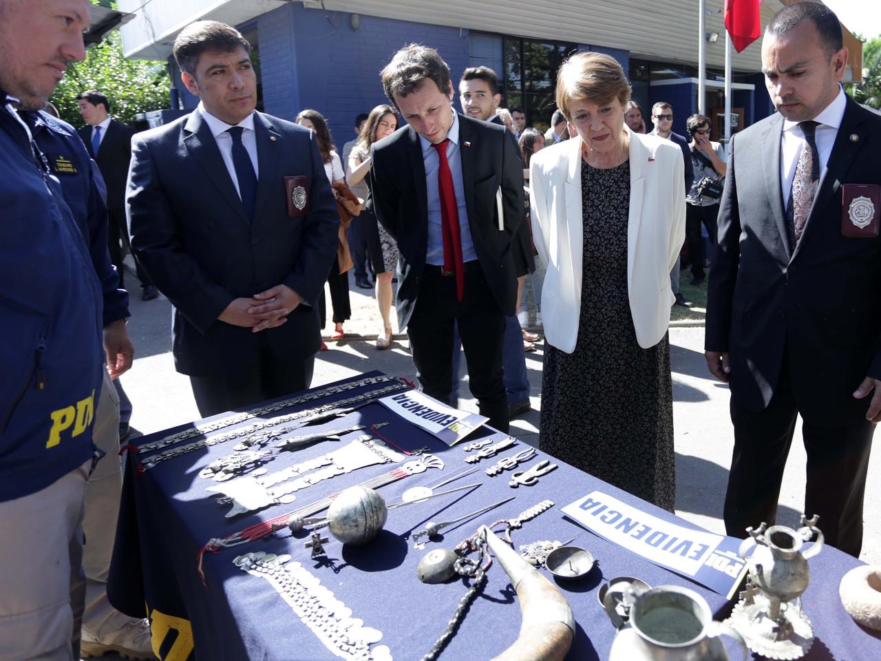 Imagen de MINISTRA VALDÉS ANUNCIA QUERELLA POR ROBO DE PIEZAS PATRIMONIALES