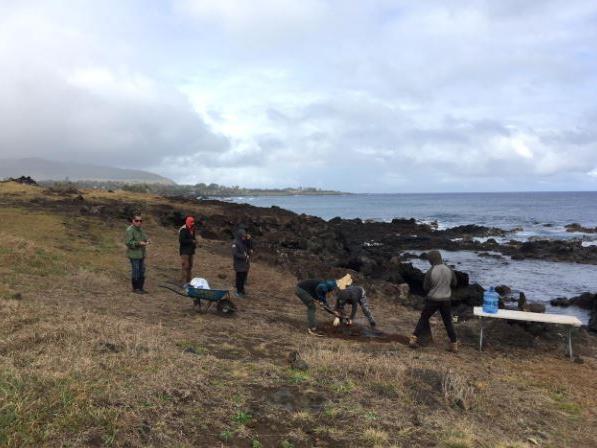 Imagen de Con “Umu Hatu”,  partieron obras para proteger el  complejo ceremonial Tahai en Rapa Nui