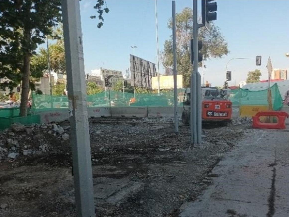 Imagen de CMN y MOP acuerdan protección de rieles de tranvía hallados en Plaza Italia sin afectar avance del proyecto vial