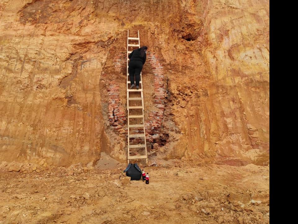 Imagen de Profesionales del CMN estudian hallazgo de estructura de ladrillos en Cerro David Fuentes de Talcahuano