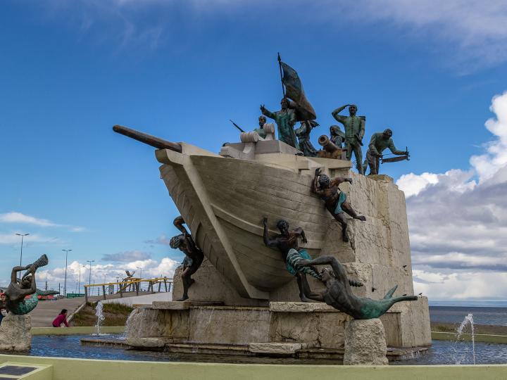 Imagen del monumento Monumento a los Tripulantes de la Goleta Ancud