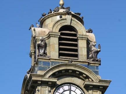 Imagen del monumento Torre-Reloj de la plaza Colón de la ciudad de Antofagasta