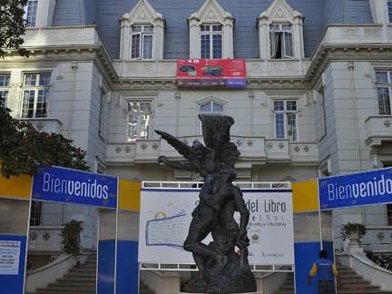 Imagen del monumento Edificio de Avenida Libertad 250, entre calles 3 y 4 Norte, incluido el parque que lo circunda