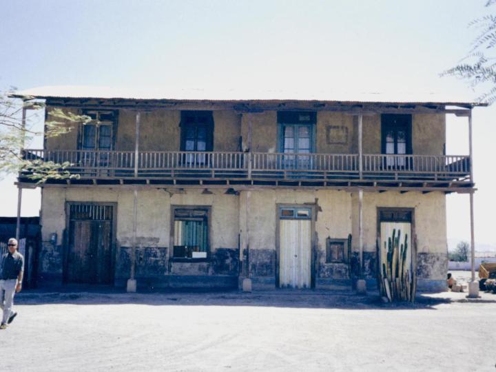 Imagen del monumento El edificio del ferrocarril de Huara