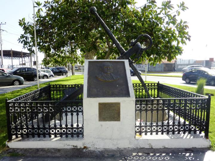 Imagen del monumento Charles Darwin