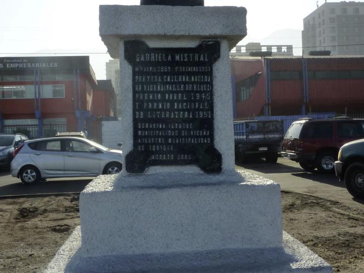 Imagen del monumento GabrieLa Mistral