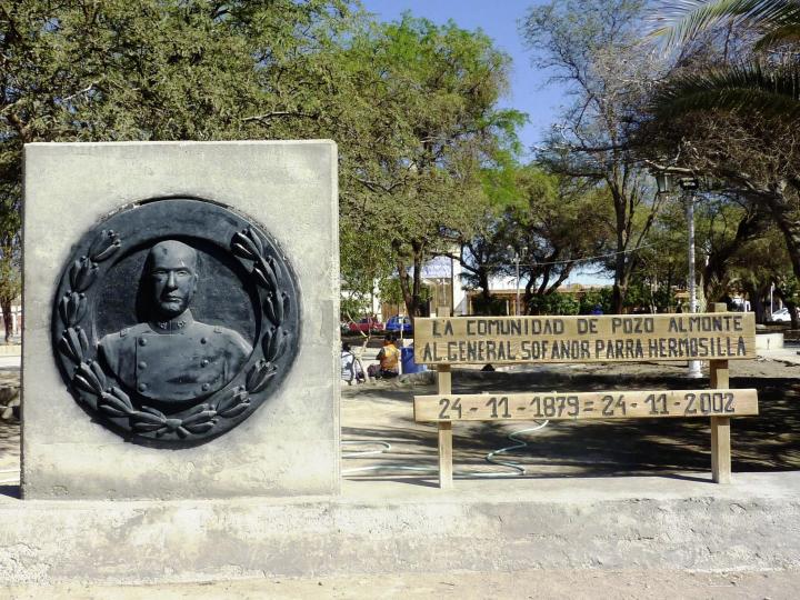 Imagen del monumento General Sofanor Parra
