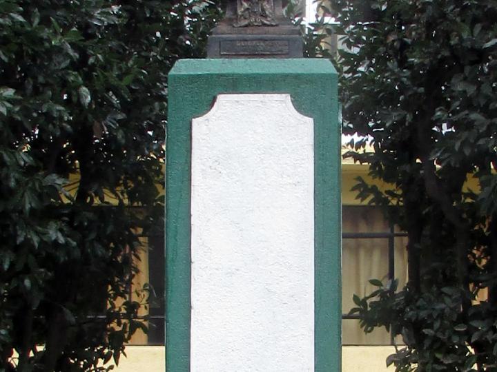 Imagen del monumento GabrieLa Mistral