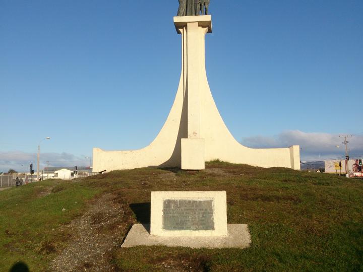 Imagen del monumento A San Juan Bosco