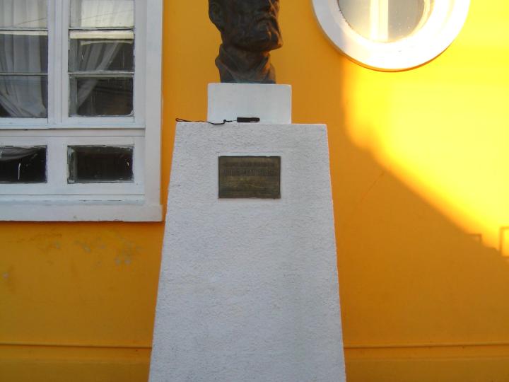 Imagen del monumento Arturo Prat Chacón