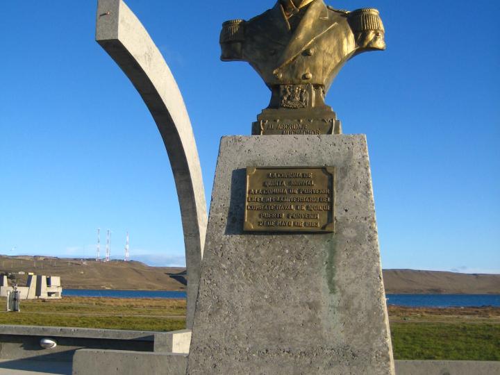 Imagen del monumento Arturo Prat