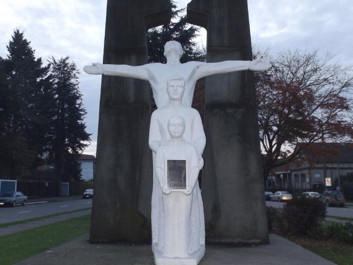 Imagen del monumento Familia Salesiana
