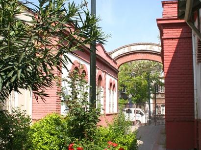 Imagen del monumento Plaza Camilo Mori, Cité Constitución N° 135 y edificios adyacentes