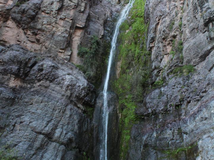 Imagen del monumento Raja de Manquehua - Poza Azul