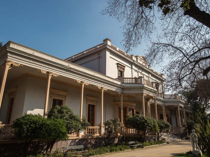 Imagen del monumento Actual Casa de La Cultura de Ñuñoa, incluido el parque que lo rodea