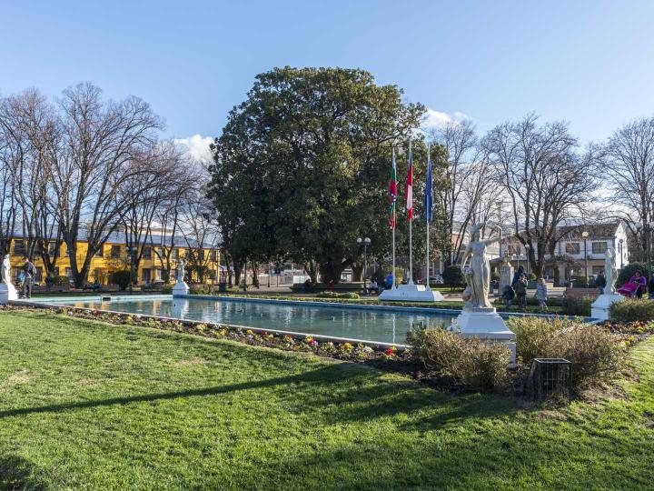 Imagen del monumento Esculturas y espejo de agua, ubicadas en la plaza de Armas de Angol