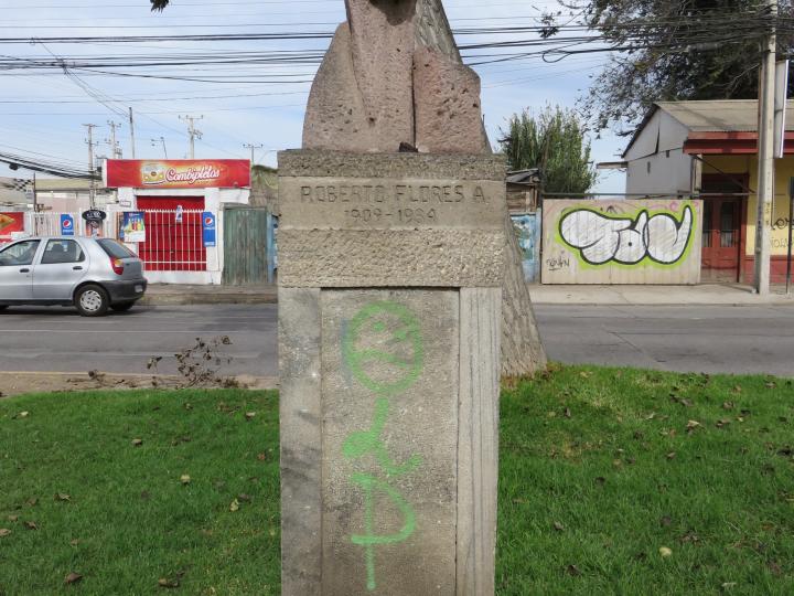 Imagen del monumento Roberto Flores