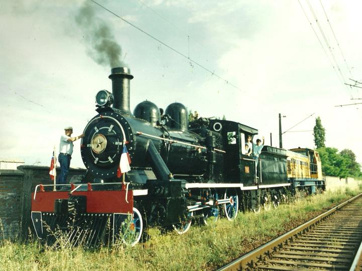 Imagen del monumento Locomotora a vapor N° 607 tipo 57 y su Tender