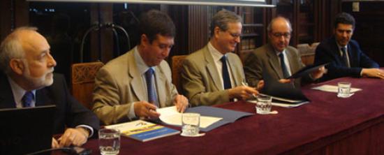 Imagen de Sellan convenio para establecer una norma para el adobe en construcciones patrimoniales