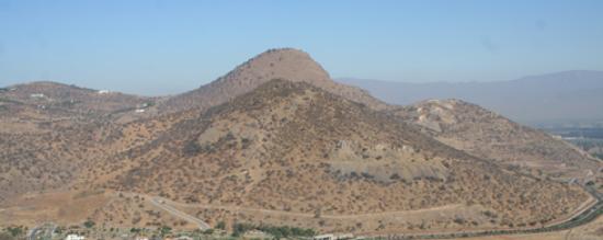 Imagen de Comitiva del Consejo de Monumentos Nacionales visita las Canteras de Colina