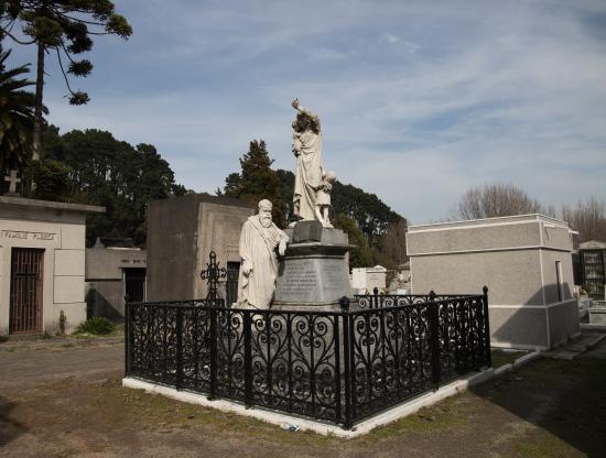 Imagen de APRUEBAN SOLICITUD DE DECLARATORIA COMO MONUMENTO HISTÓRICO DE MAUSOLEO DE PEDRO DEL RÍO EN CONCEPCIÓN