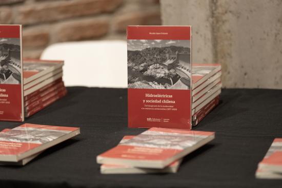 Imagen de Universidad Alberto Hurtado presenta libro sobre la hidroelectridad y su impacto en la sociedad en Chile